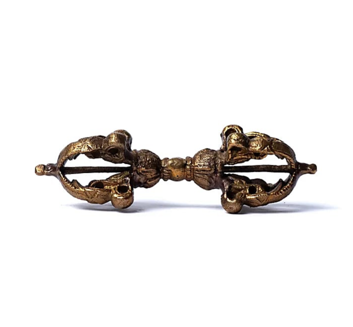Dorje et cloche en bronze avec gravures. 3 tailles au choix de 9 à 17 cm. Très belle qualité pour ces outils sacrés !
