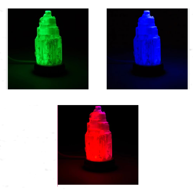 Lampe en sel USB â 4 couleurs changeantes, forme monolithe sur socle en bois dâacacia. Provenance Inde. 9â10 cm / 450 g. !