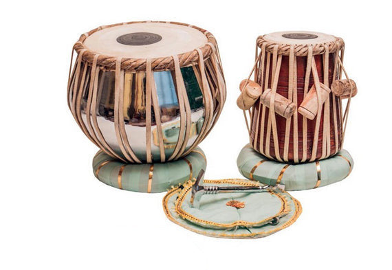Tabla Indien traditionnel avec sac de transport, marteau et coussins. Ø Dayan: 19cm x 28cm de haut, 4,8kg/ Bayan: 30cm !
