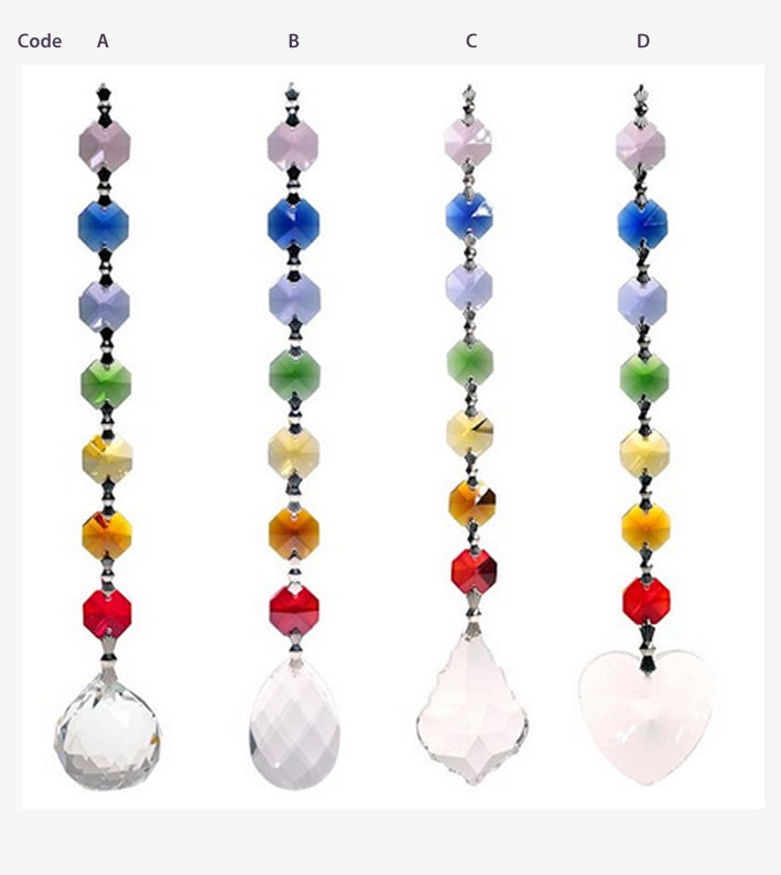 Sélection de 4 guirlandes avec des cristaux Feng Shui, aux couleurs des '7 chakras' ! 20 centimètres de longueur - 79 grammes. Simple, élégant et efficasse !