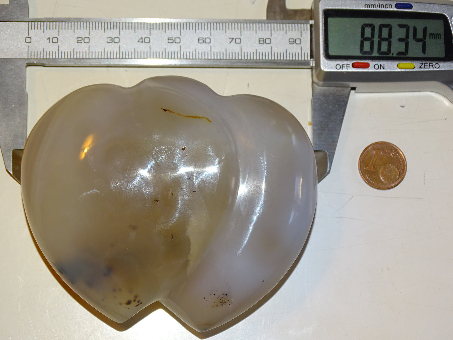 Coeur 'doublé', en agate dentrique de 8,8 x 7,3 x 2,7 centimètres - 320 gr. Belles finitions, des veines de pierres, l'agate des artistes, magnifique pièce !