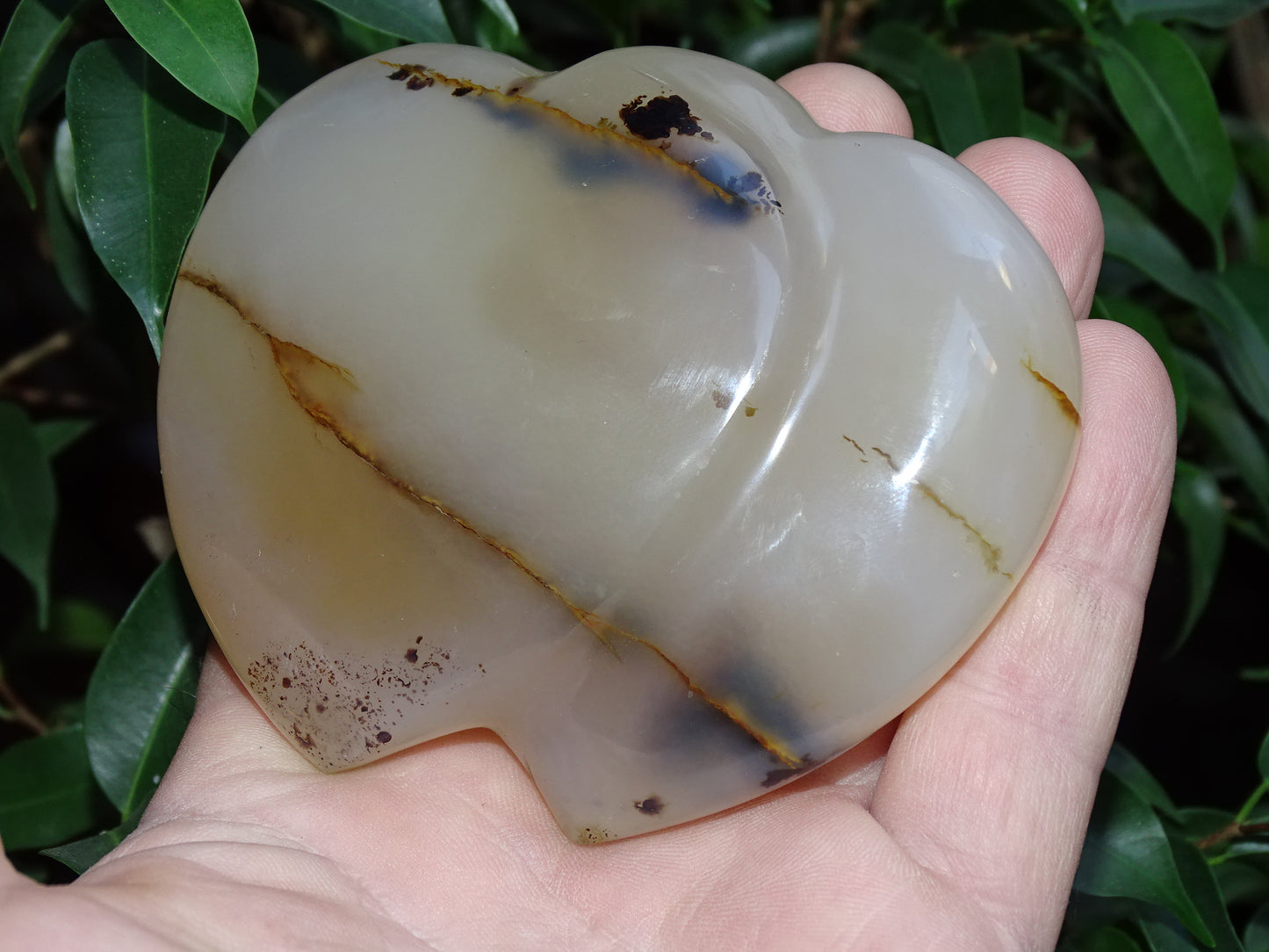 Coeur 'doublé', en agate dentrique de 8,8 x 7,3 x 2,7 centimètres - 320 gr. Belles finitions, des veines de pierres, l'agate des artistes, magnifique pièce !