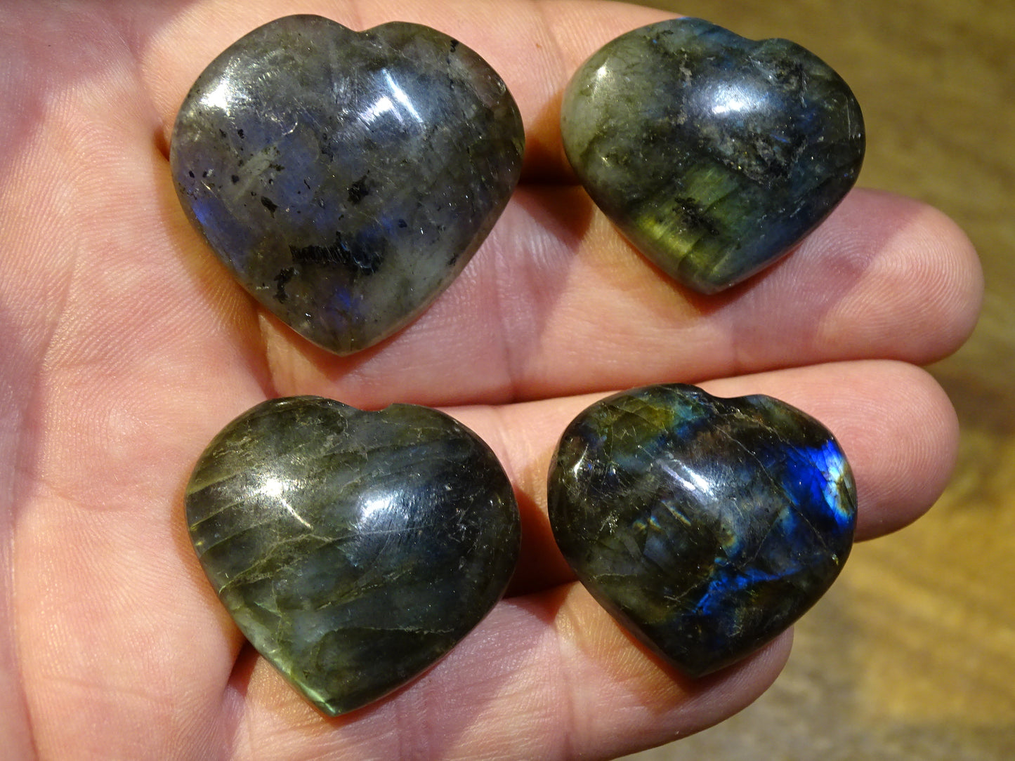 Coeur en labradorite de taille S, 3x3x1,5 cm - 20 gr. Belles finitions, beaux reflets bleutés, belle pièces !