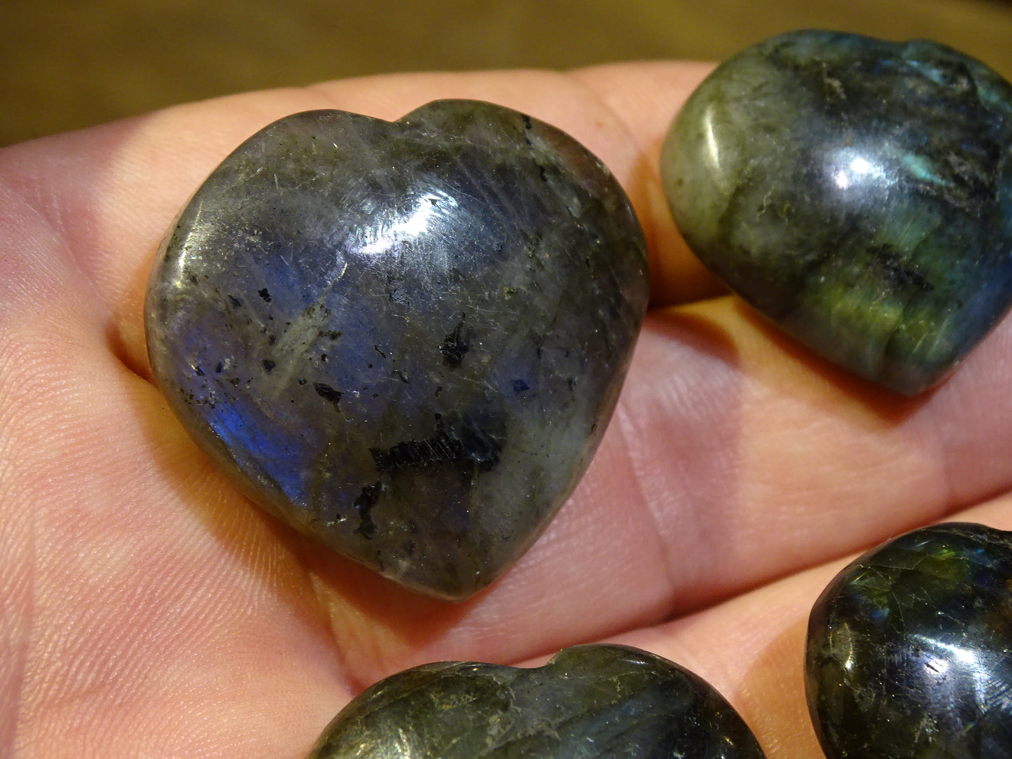 Coeur en labradorite de taille S, 3x3x1,5 cm - 20 gr. Belles finitions, beaux reflets bleutés, belle pièces !