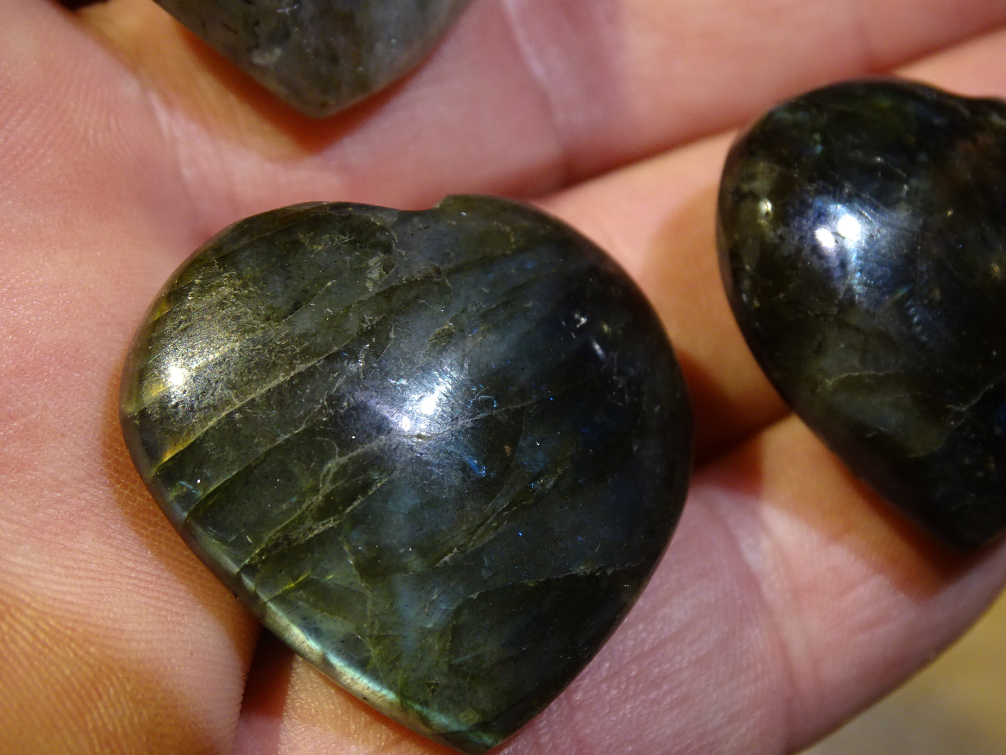 Coeur en labradorite de taille S, 3x3x1,5 cm - 20 gr. Belles finitions, beaux reflets bleutés, belle pièces !