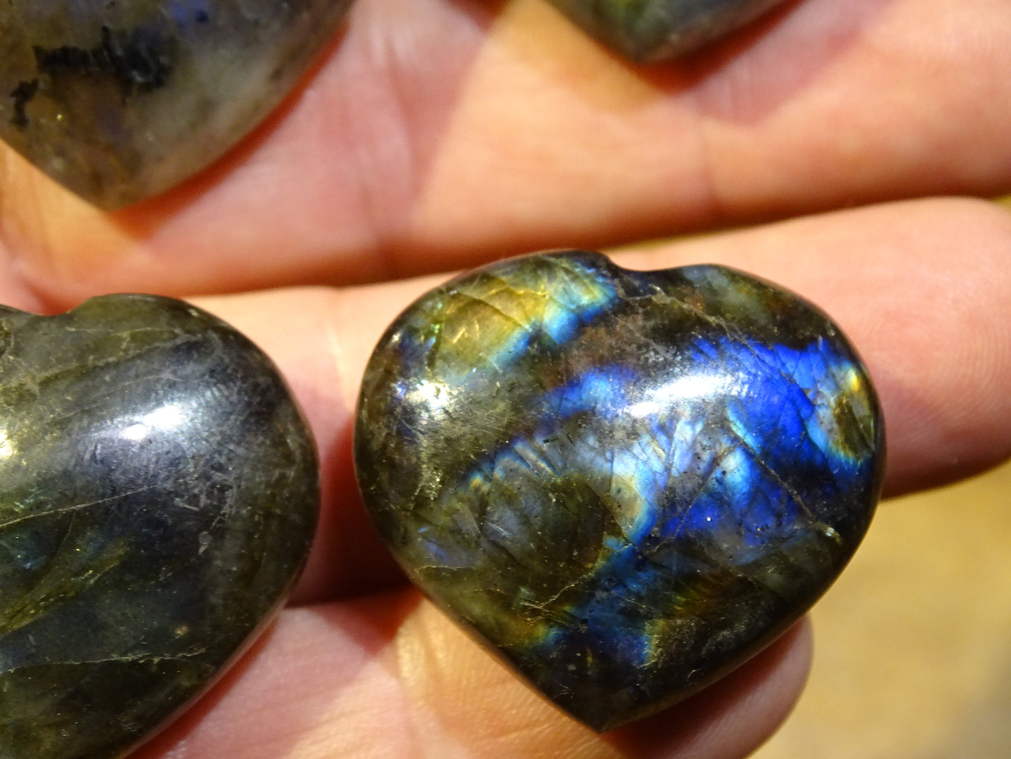 Coeur en labradorite de taille S, 3x3x1,5 cm - 20 gr. Belles finitions, beaux reflets bleutés, belle pièces !