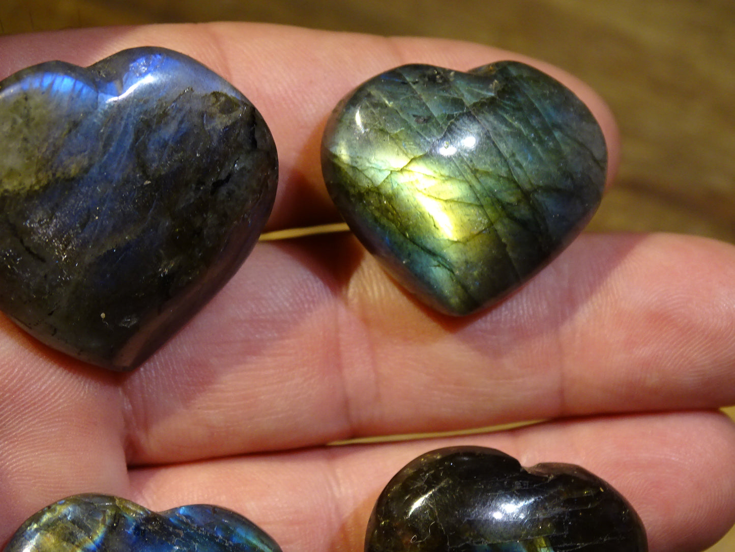 Coeur en labradorite de taille S, 3x3x1,5 cm - 20 gr. Belles finitions, beaux reflets bleutés, belle pièces !