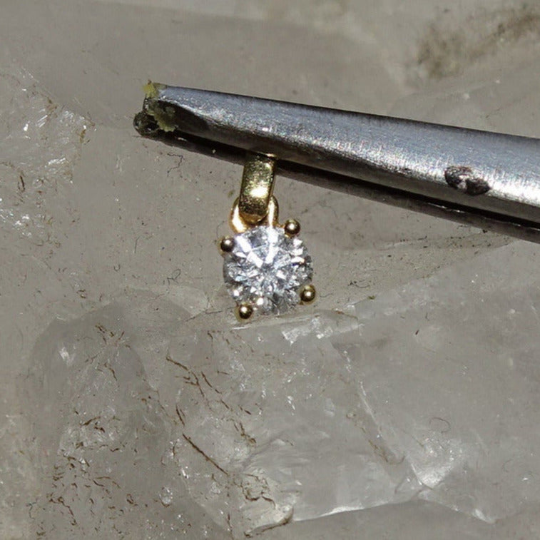 Diamant, authentique 'Solitaire', pendentif haut de gamme, taille de 5 x 5 mm, poids de 2 carats environ sur montage en Or - Très belle qualité pour ce joyau !