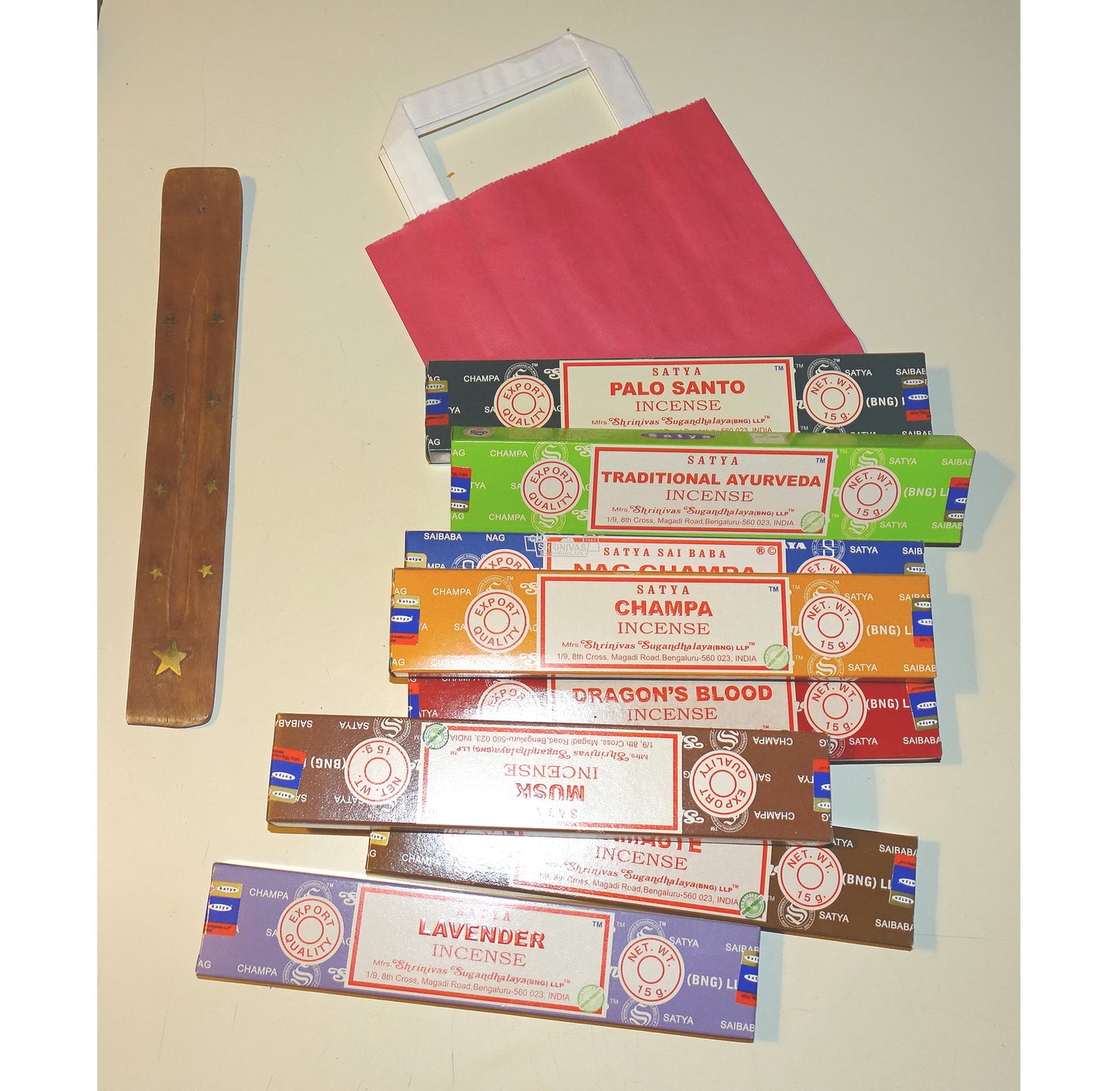 PACK CADEAU 🎁 – 8 encens 'Satya Agarbatti' série Classique + 1 porte-encens bois offert ! Marque reconnue, excellente qualité, idéal pour débuter !