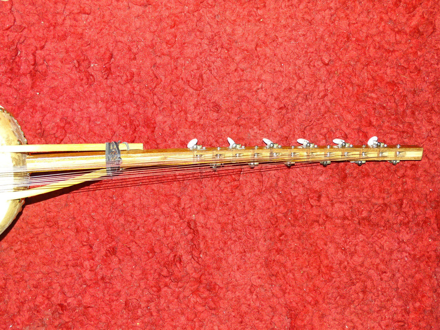 Kamélé n'Goni, 12 cordes en nylon, fait au Mali dans la tradition ! 1,10 mètres de hauteur, caisse en potiron de 35 centimètres de diamètre, la harpe Africaine !