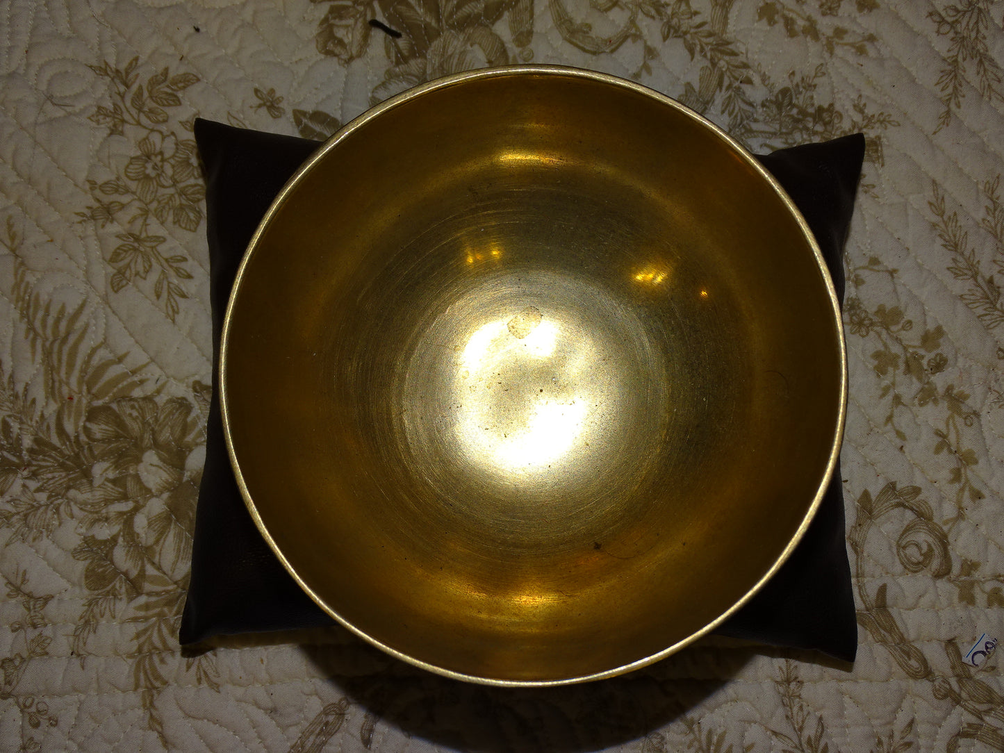 Set de 3 coussins de 11x7x4 cm environ, pour présentation de bijoux ou autres, 100 % fait main en simili cuir. Demandez nous un format sur mesure suivant vos besoins ! Vendu par 3 pièces !