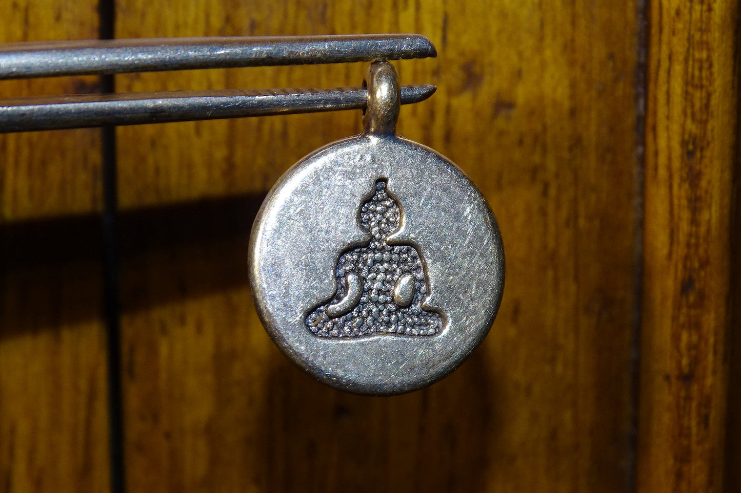 Selection of charms for creating bracelets, necklaces, Mala... From 8 to 20 millimeters... Models to choose from sold individually or in sets of 5, 0.925 Silver or 'silver tone' finish. Very good quality!