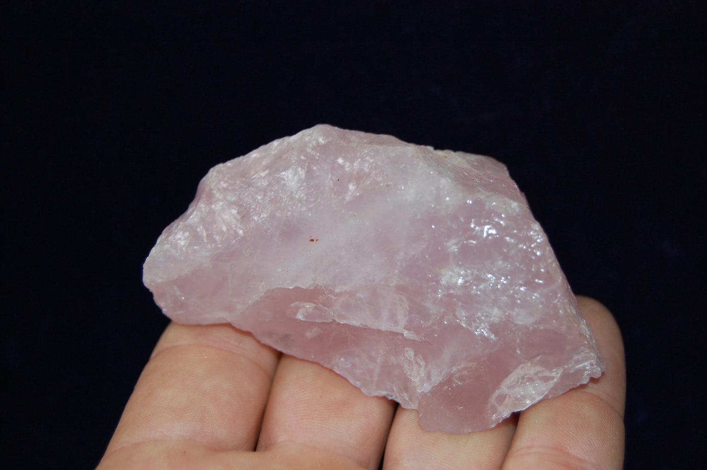 Quartz rose, perles rondes de 4, 6, 8 ou 10 mm. Vendu en fil de perle 38/39 cm, en bracelet de 17 à 21cm, en collier de 45 ou sautoir de 60cm. Qualité AA à AAA, superbes perles !