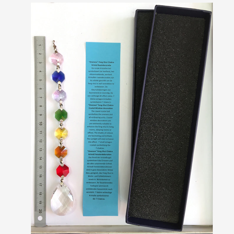 Sélection de 4 guirlandes avec des cristaux Feng Shui, aux couleurs des '7 chakras' ! 20 centimètres de longueur - 79 grammes. Simple, élégant et efficasse !
