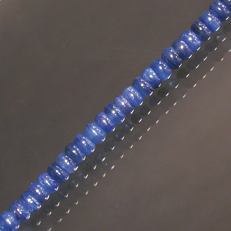 Cyanite disthène ! Collier ou bracelet en formes de 'pastilles' de 4/6 millimètres. En bracelet de 17 à 21cm, en collier de 45 ou sautoir de 60cm. Qualité AA à AAA, superbes perles !