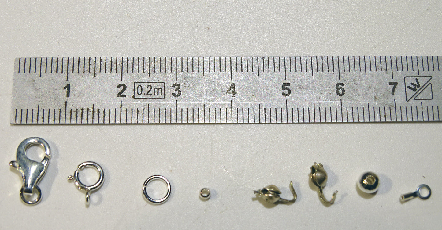 Diamant brut et naturel (champagne), perles facettées de 2/3 millimètres ! En bracelet de 17 à 19 cm ou en collier de 44 cm. Qualité AA à AAA !