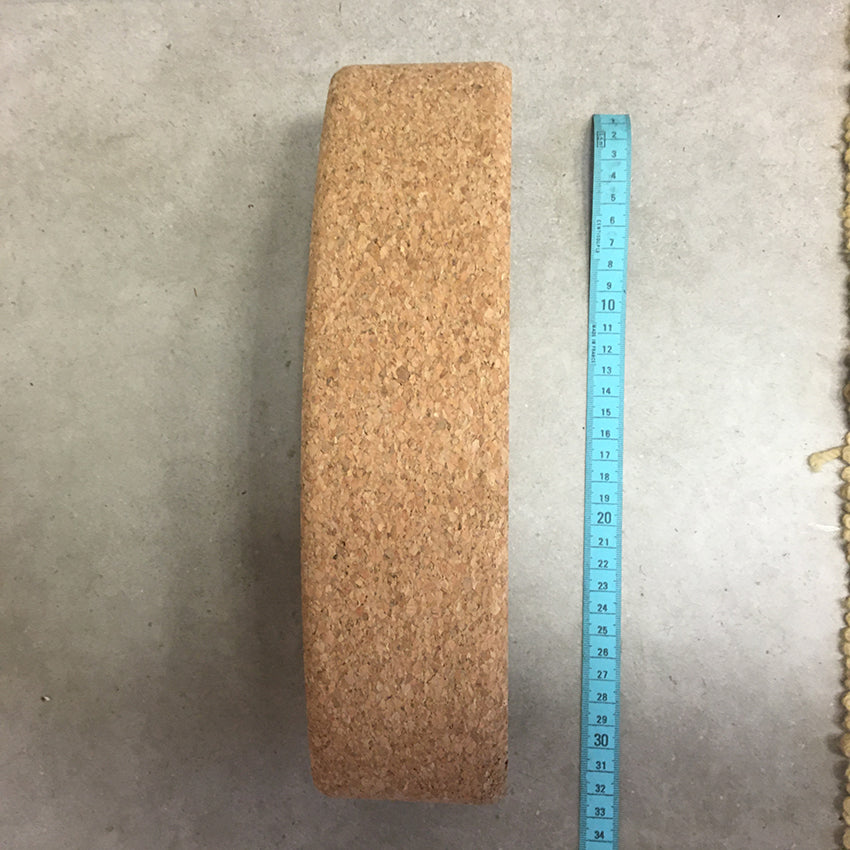 Sélection de blocs de liège pour utilisés comme outil en physiothérapie, Yoga... Le liège est léger, pratique a manier, pratique aussi pour aider aux postures longues, parfait ! Fait au Portugal !