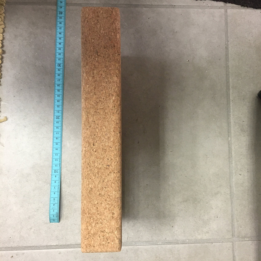Sélection de blocs de liège pour utilisés comme outil en physiothérapie, Yoga... Le liège est léger, pratique a manier, pratique aussi pour aider aux postures longues, parfait ! Fait au Portugal !