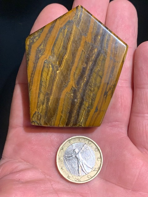 Oeil de tigre, forme libre - 65 x 52 x 12 mm - 76,7 gr.
