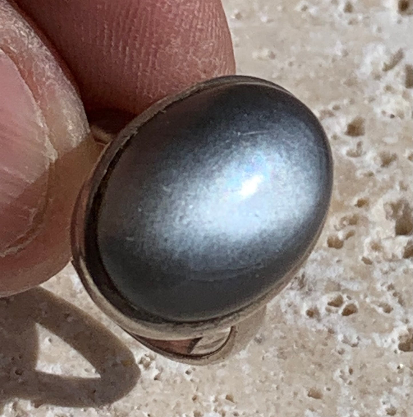 Superbe bague en Pierre de lune grise d'Inde, montée Argent 0.925, taille 56. Superbe pierre au reflets brillants !