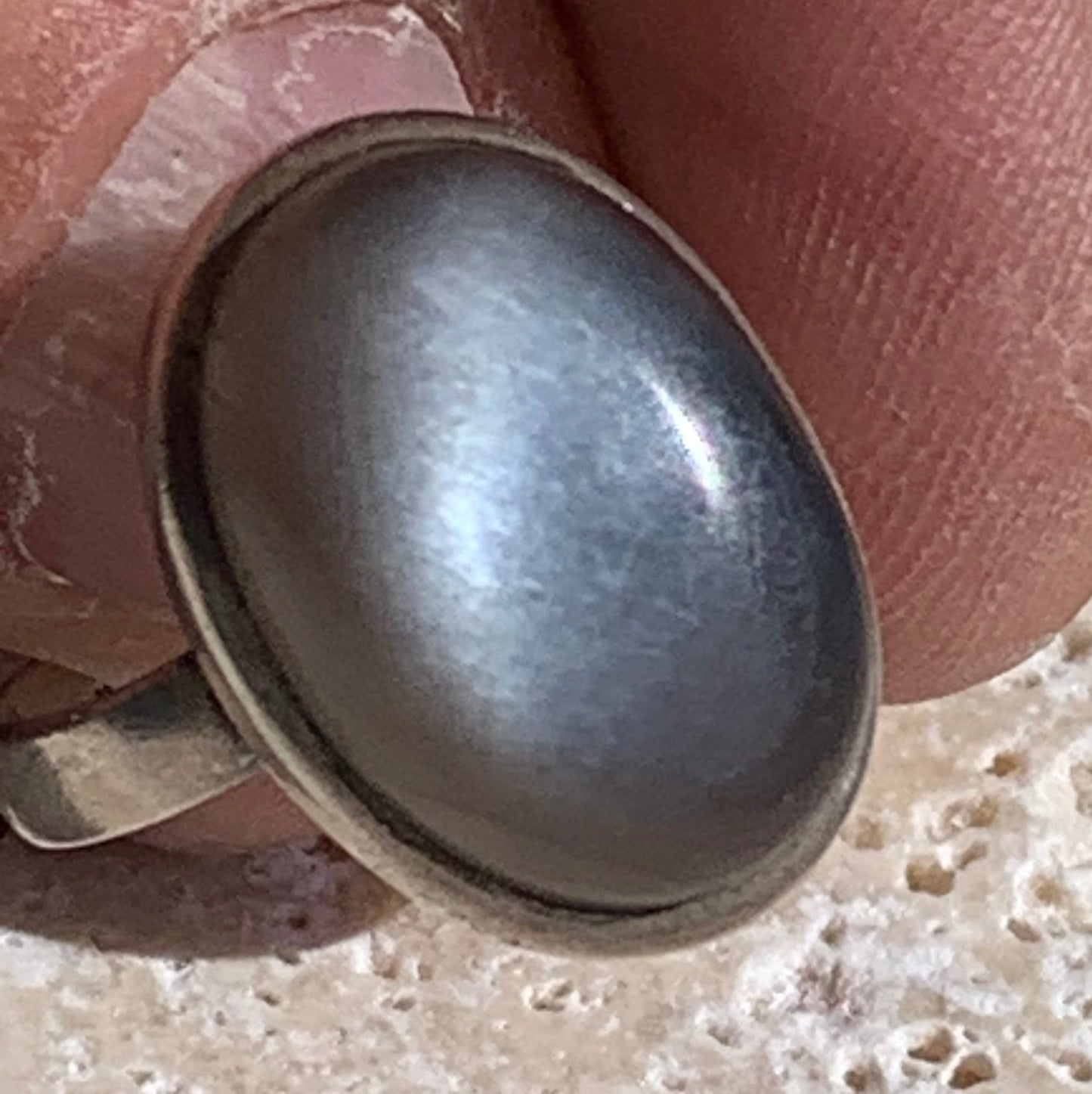 Superbe bague en Pierre de lune grise d'Inde, montée Argent 0.925, taille 56. Superbe pierre au reflets brillants !
