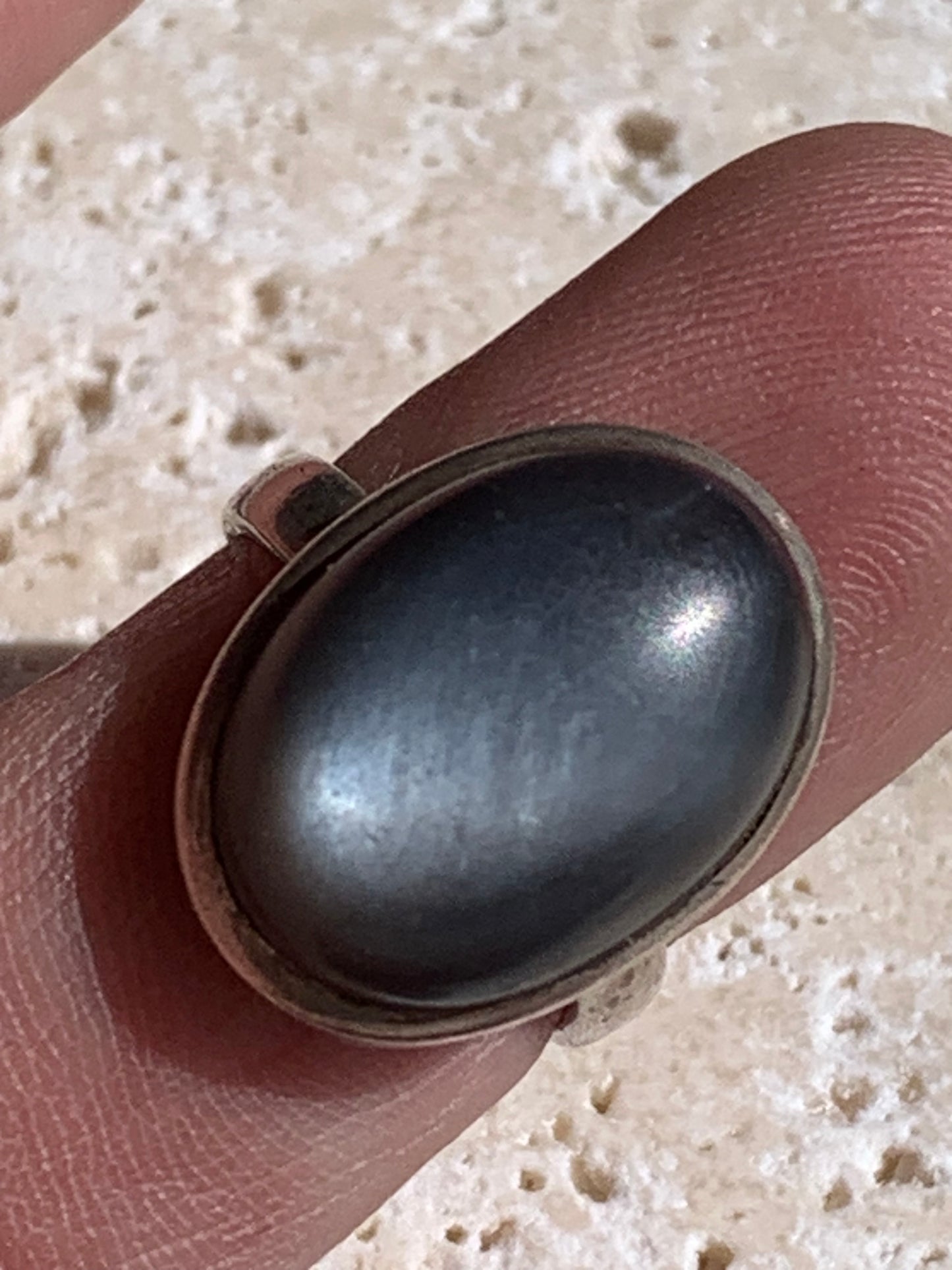 Superbe bague en Pierre de lune grise d'Inde, montée Argent 0.925, taille 56. Superbe pierre au reflets brillants !
