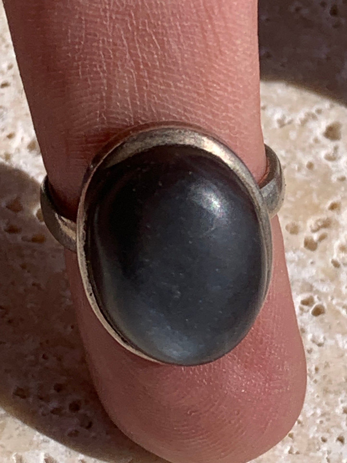 Superbe bague en Pierre de lune grise d'Inde, montée Argent 0.925, taille 56. Superbe pierre au reflets brillants !