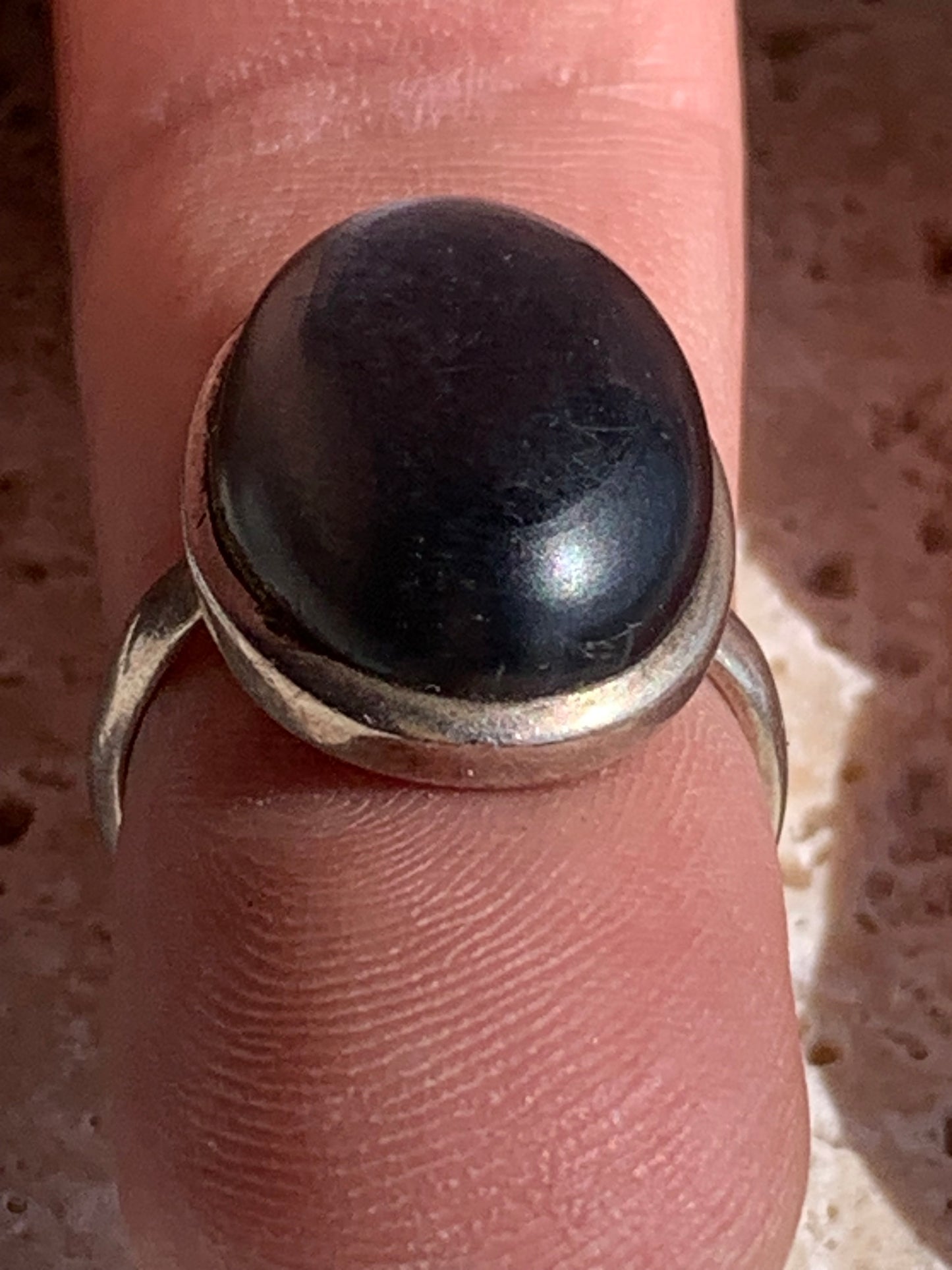 Superbe bague en Pierre de lune grise d'Inde, montée Argent 0.925, taille 56. Superbe pierre au reflets brillants !
