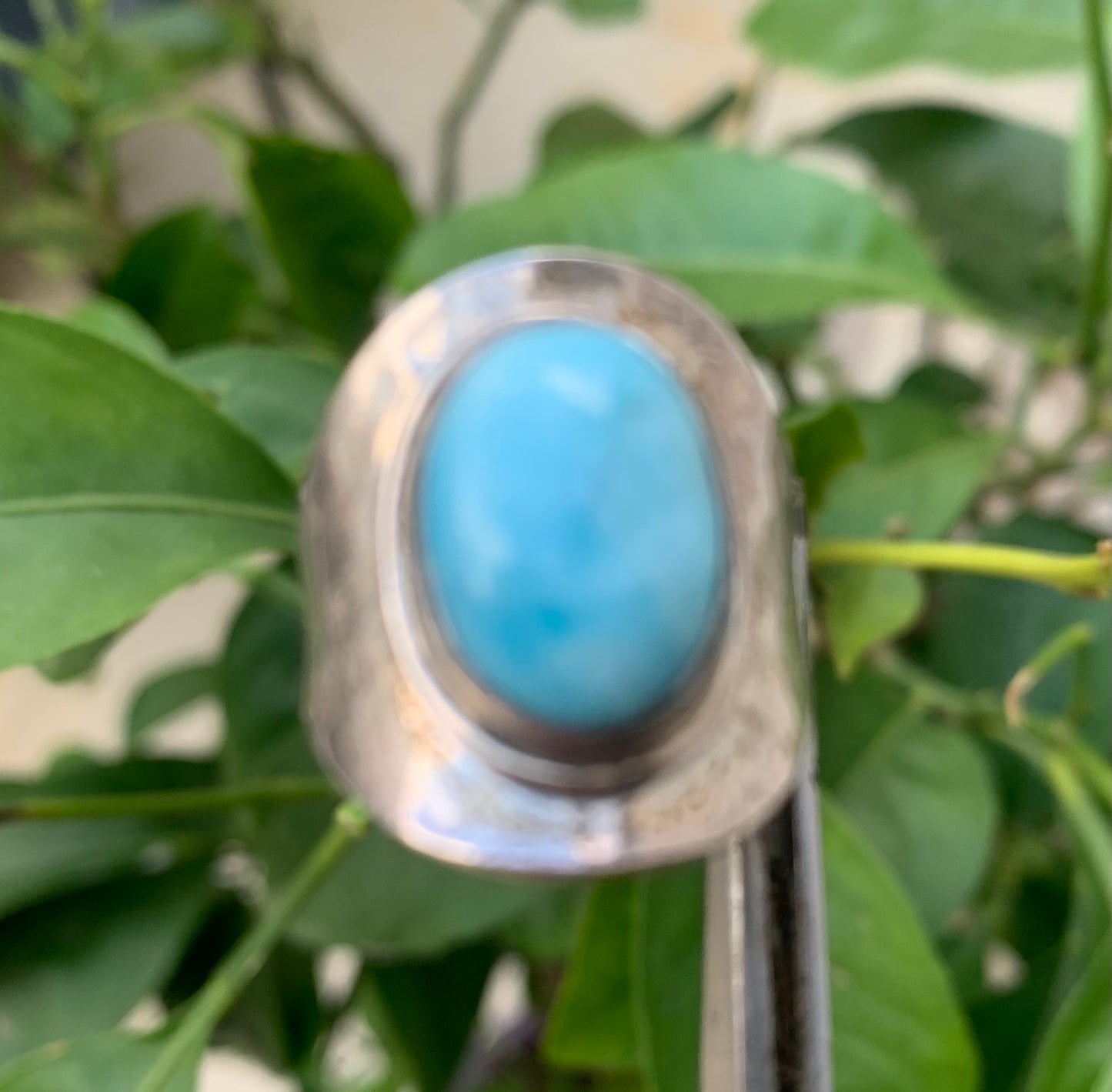 Bague en Larimar, montée Argent 0.925. Superbe pierre au bleu qui rappelle l'océan !