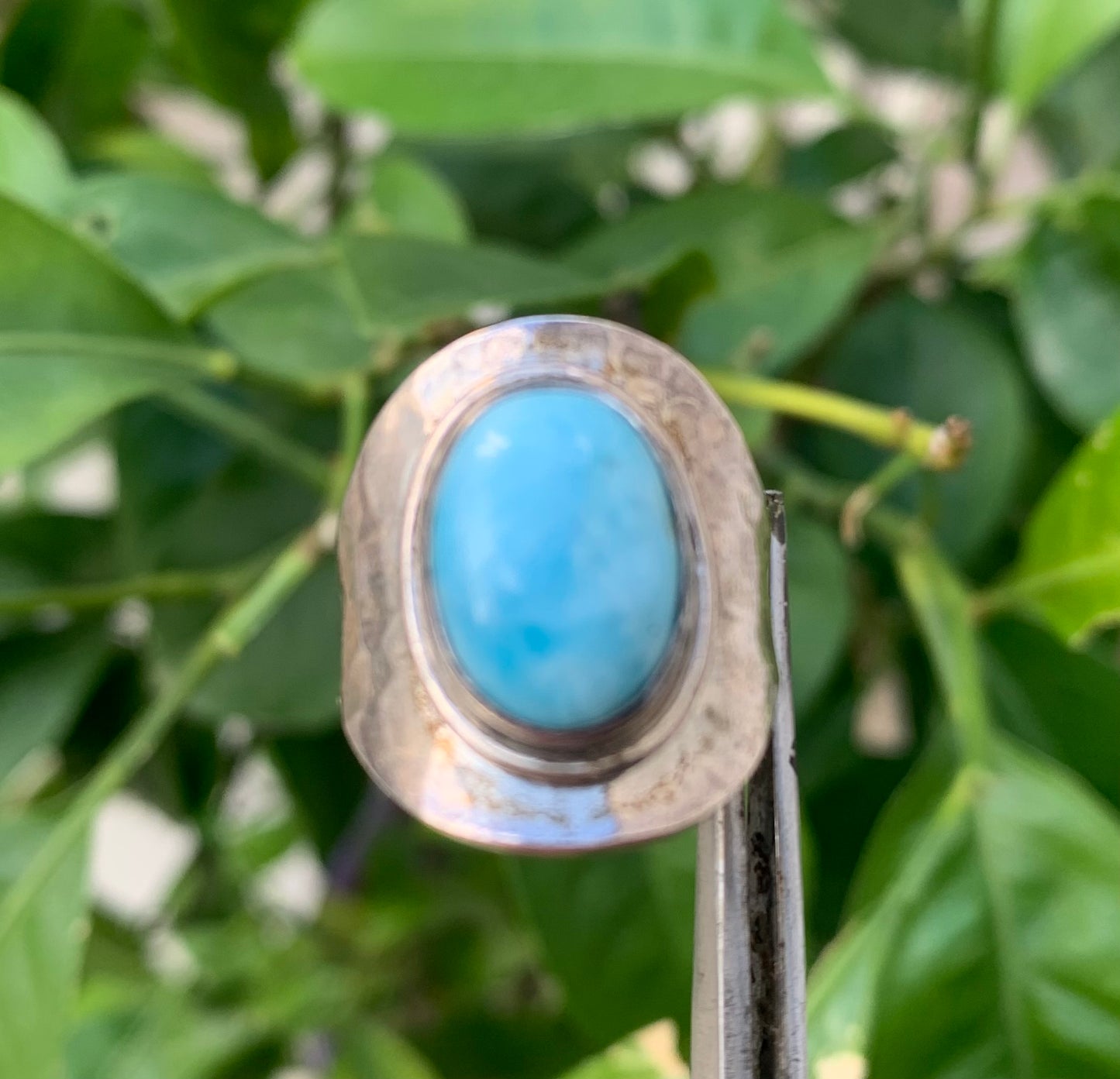 Bague en Larimar, montée Argent 0.925. Superbe pierre au bleu qui rappelle l'océan !