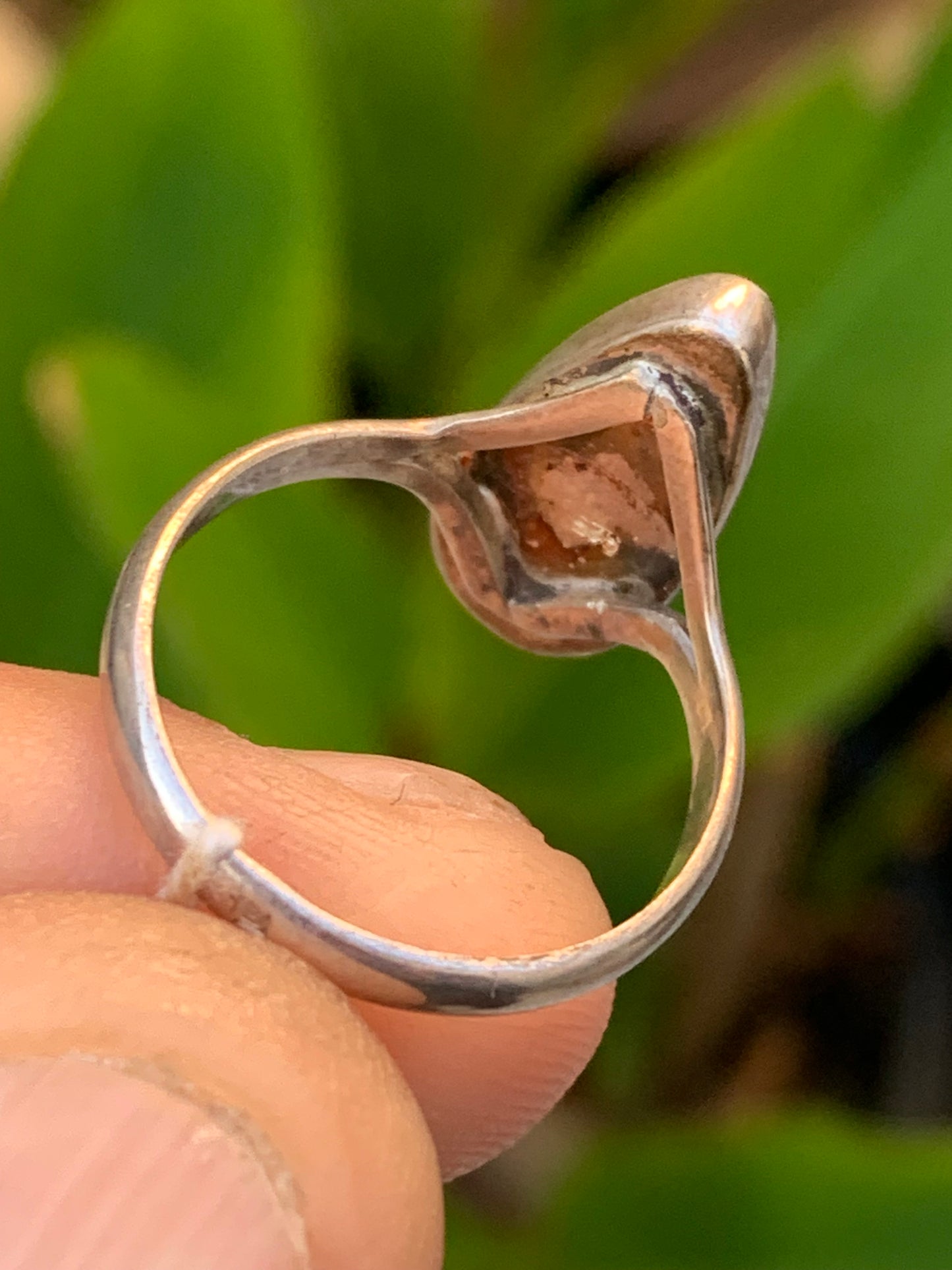 Très jolie bague en Larimar, montée Argent 0.925. Superbe pierre au bleu qui rappelle l'océan ! Très belle réalisation ! Taille 56 Fr