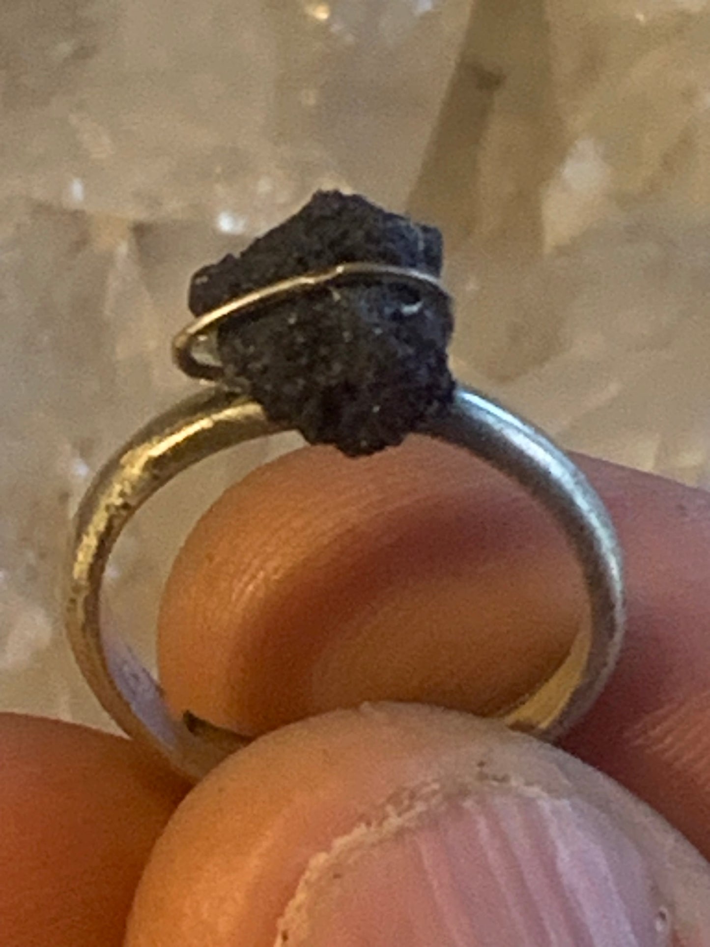 Bague en azurite, en Argent 0.925. Superbe pierre brute à l'origine du lapis lazuli ! Réglable de la taille 53 à 60 Fr.