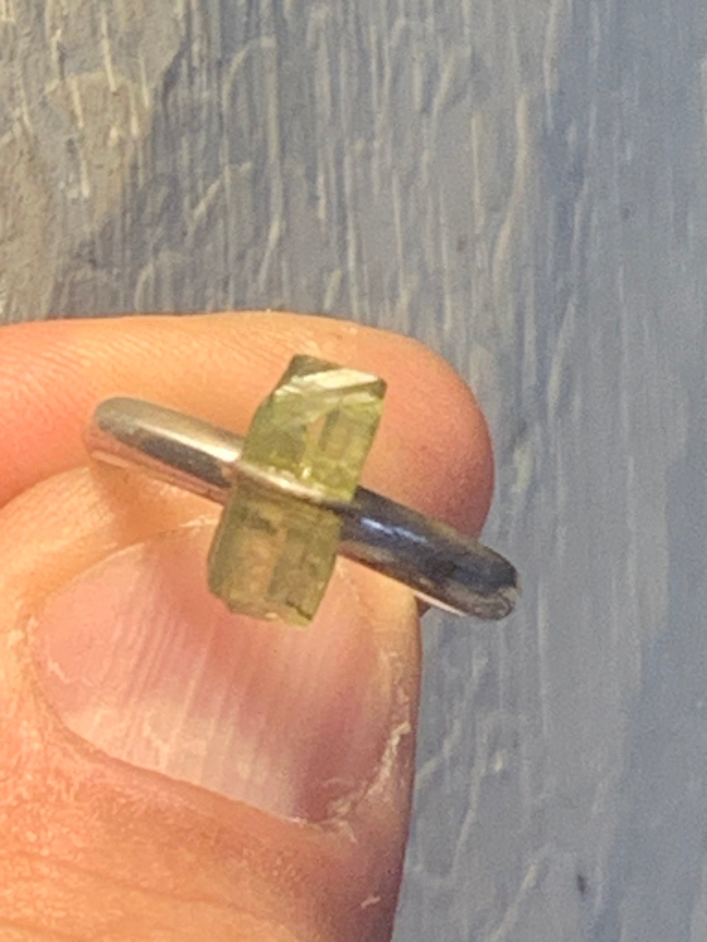 Bague en tourmaline melon d'eau, en Argent 0.925. Superbe pierre brute d'origine Afghane ! Réglable de la taille 53 à 60 Fr.