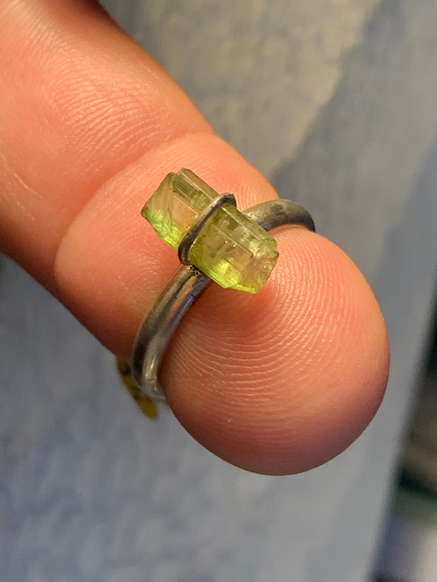 Bague en tourmaline melon d'eau, en Argent 0.925. Superbe pierre brute d'origine Afghane ! Réglable de la taille 53 à 60 Fr.