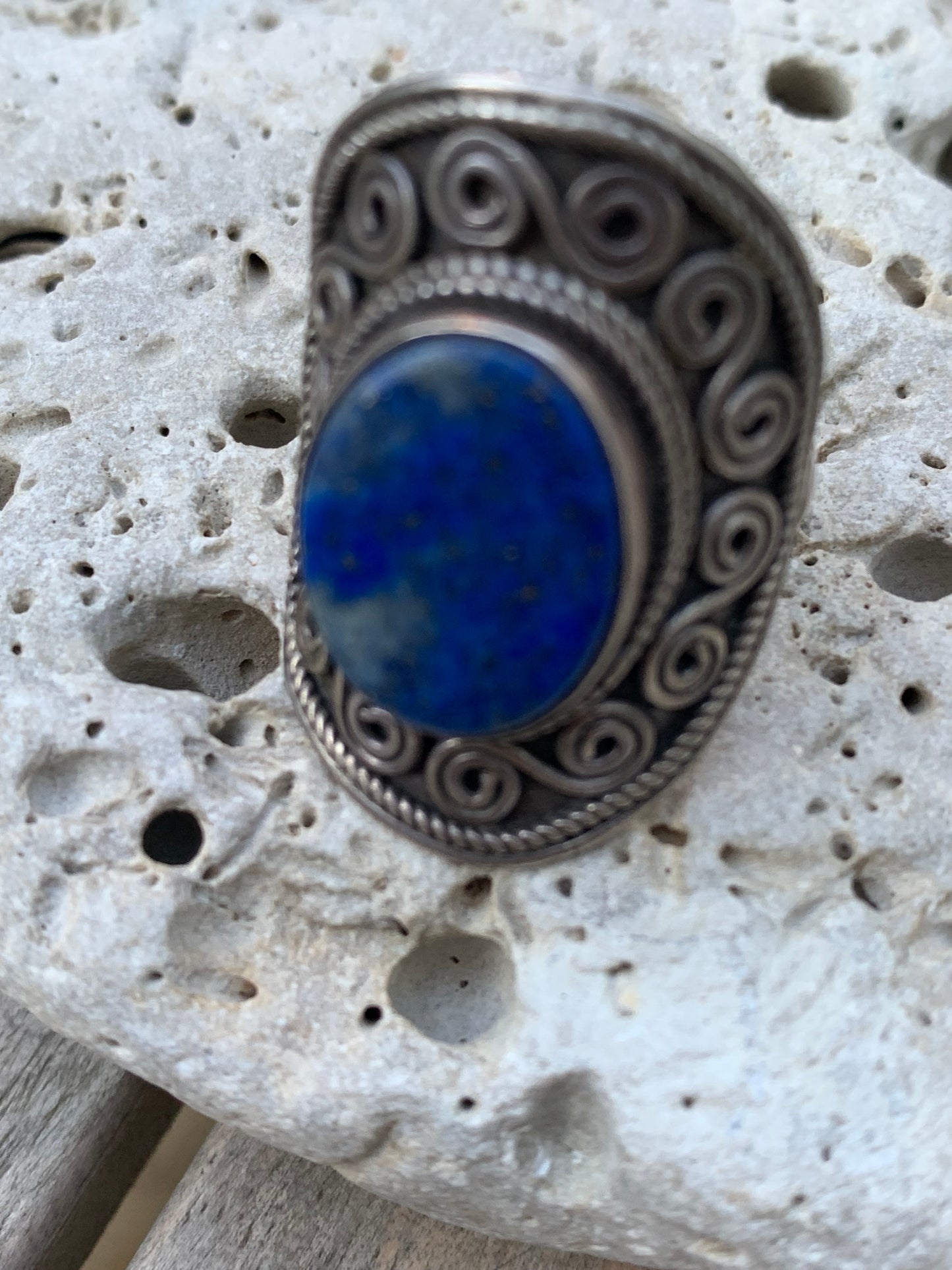 Bague en Lapis lazuli, faîte en Argent 0.925, taille 59 Fr. Superbe pierre au bleu royal !