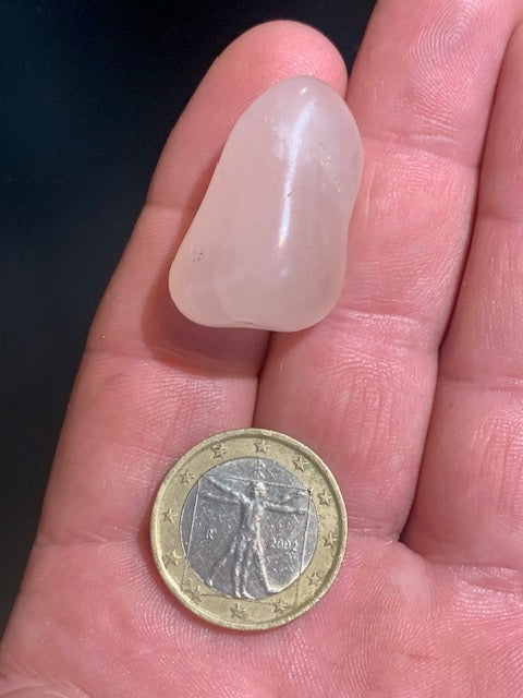 Quartz rose – Pierre roulée – 31 × 21 × 17 mm – 13 g