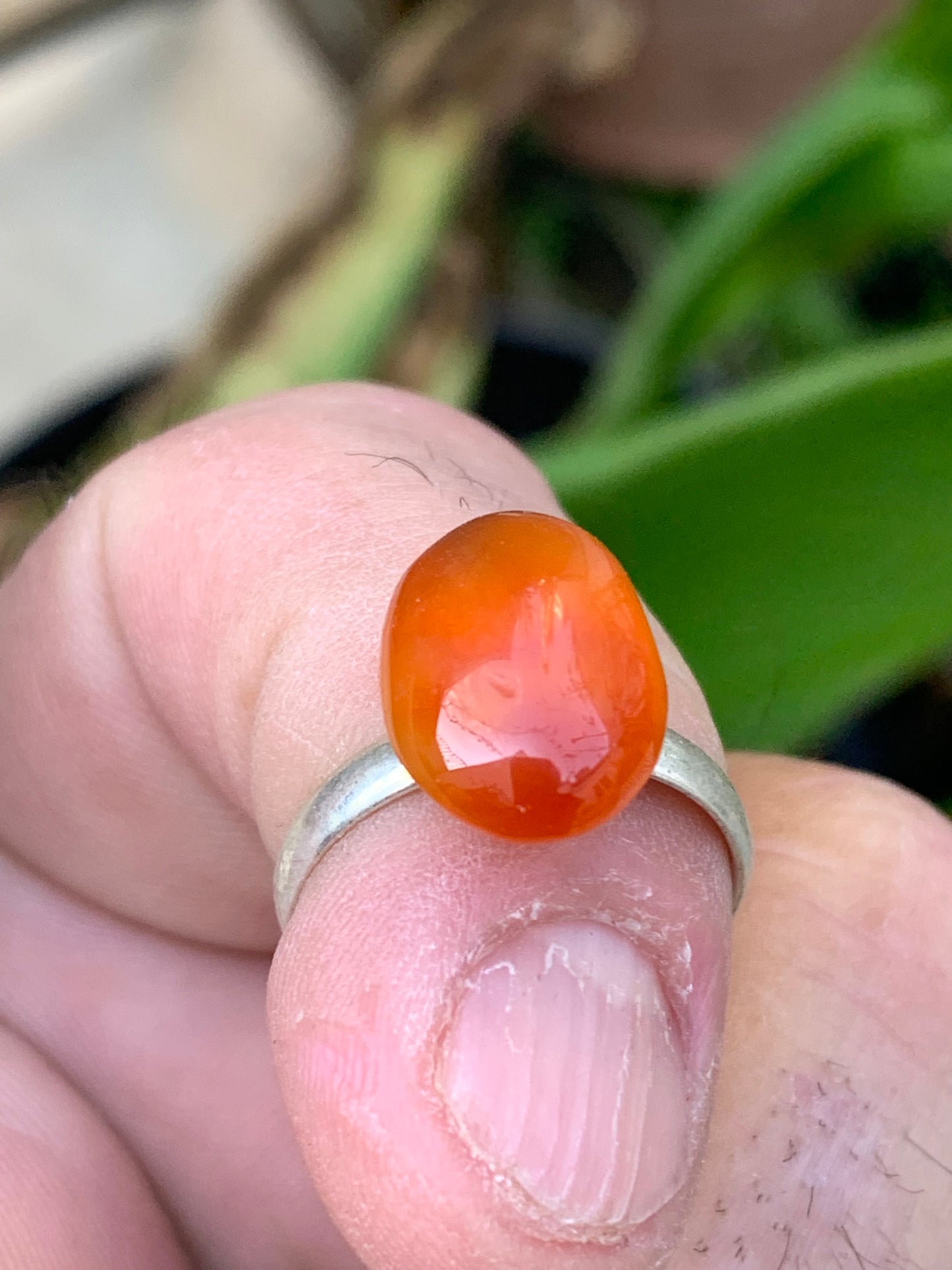Bague réglable en cornaline, pièce brute et naturelle, cabochon en pierre collée sur anneau pré-montée en laiton argenté !