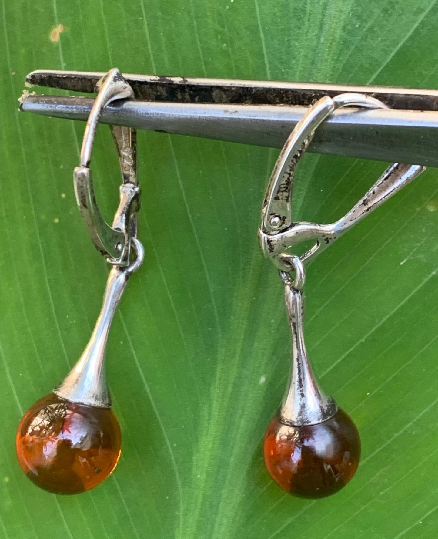 Boucles d'oreilles en Ambre, qualité AA à AAA, montées par "Gem & Zen". Vendu en finition Argent 0.925 sur montures dîtes 'dormeuses' + options pour des choix de montures, parfait !