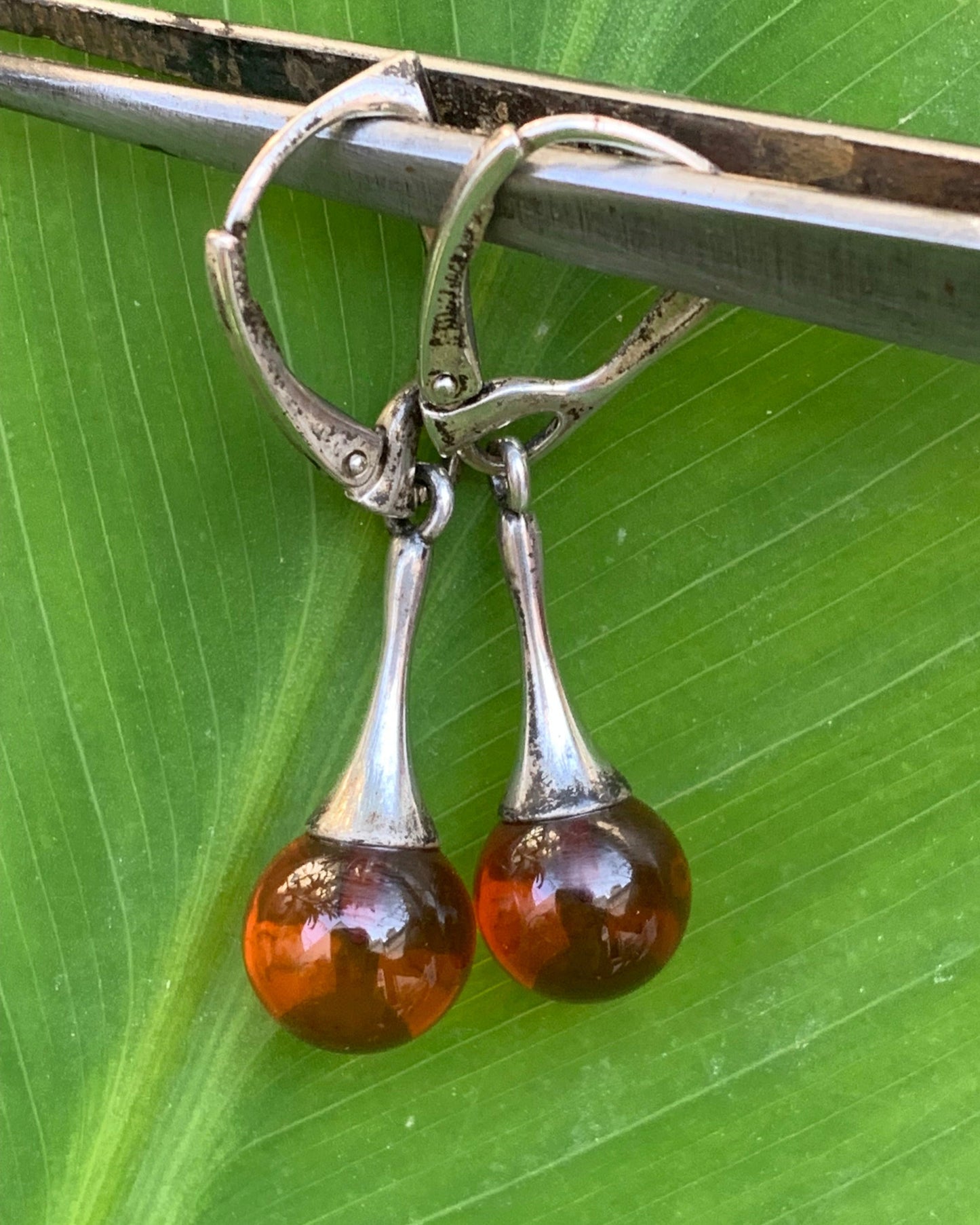 Boucles d'oreilles en Ambre, qualité AA à AAA, montées par "Gem & Zen". Vendu en finition Argent 0.925 sur montures dîtes 'dormeuses' + options pour des choix de montures, parfait !