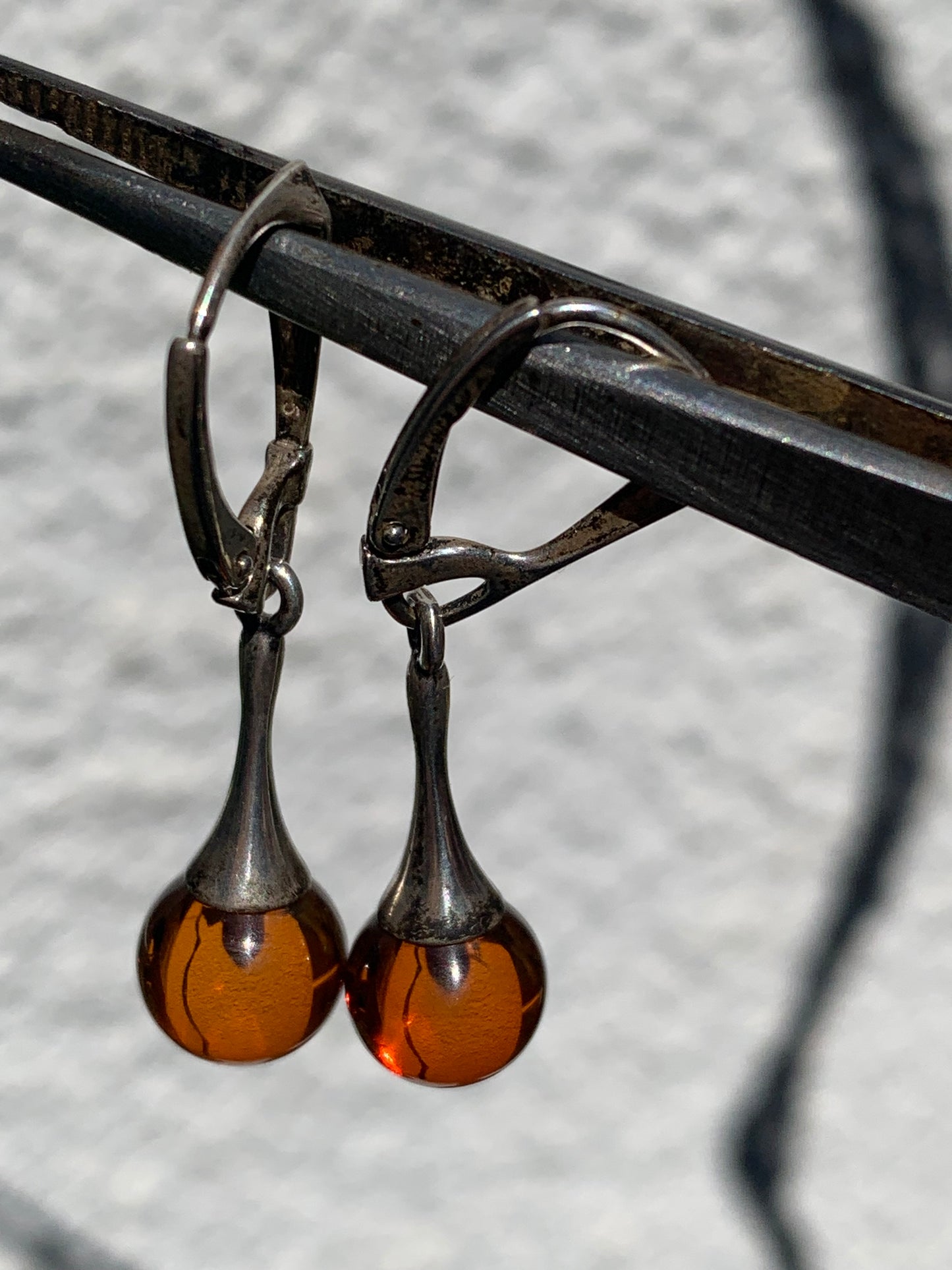 Boucles d'oreilles en Ambre, qualité AA à AAA, montées par "Gem & Zen". Vendu en finition Argent 0.925 sur montures dîtes 'dormeuses' + options pour des choix de montures, parfait !