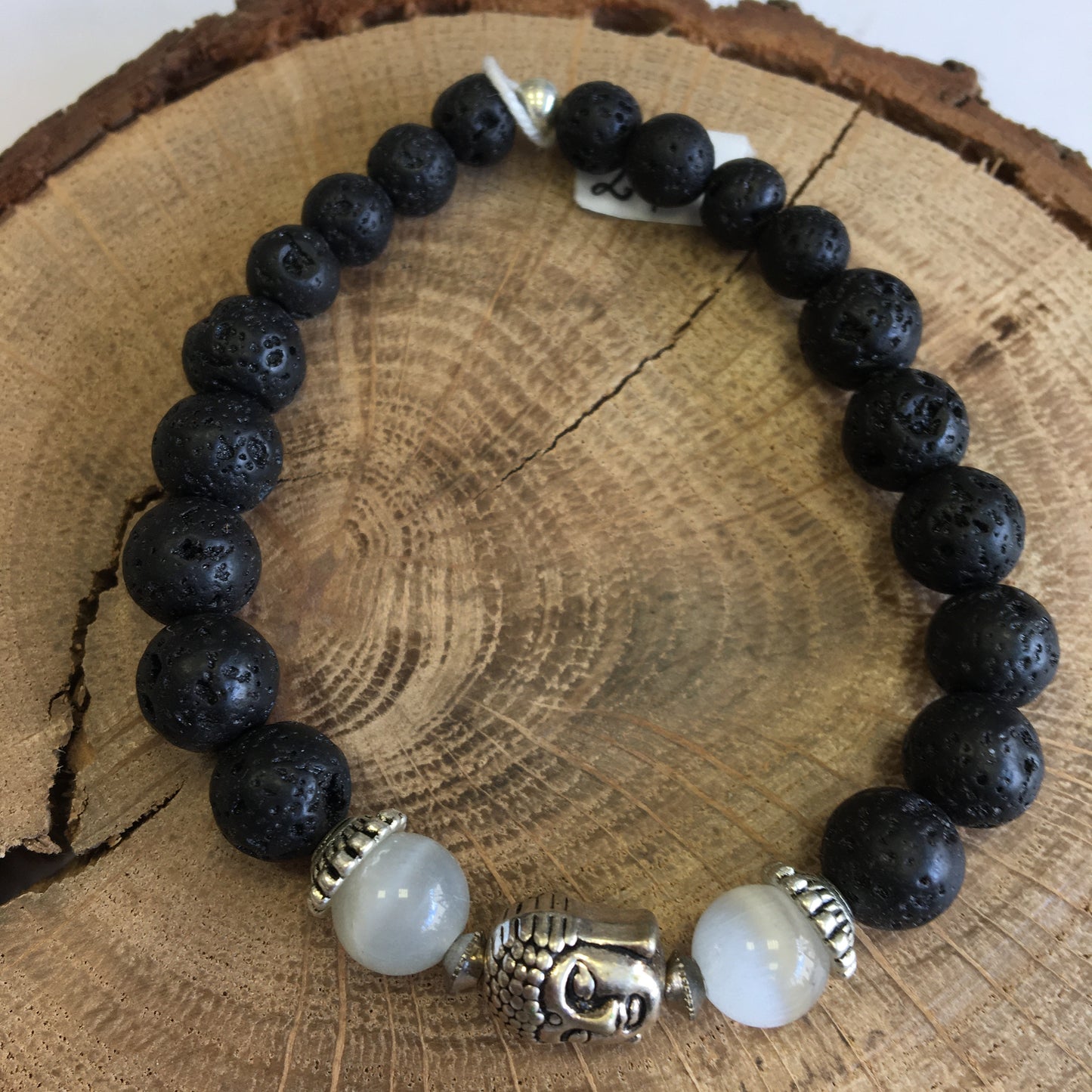 Bracelet, collection n°2, 'Perles d'Inde' avec pierre de lave de 8 mm. Disponible de 17 à 21 cm de long. Fait par Z° C° !