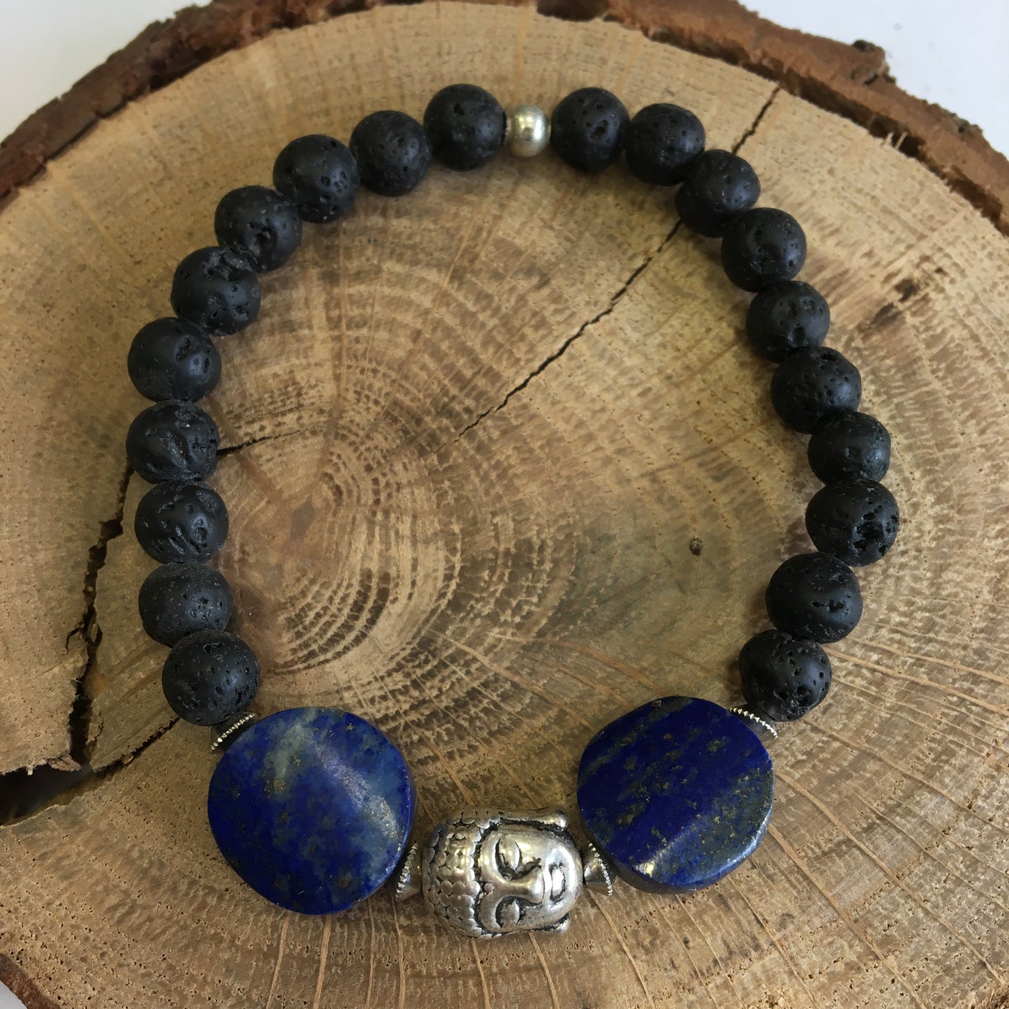 Bracelet, collection n°2, 'Perles d'Inde' avec pierre de lave de 8 mm. Disponible de 17 à 21 cm de long. Fait par Z° C° !