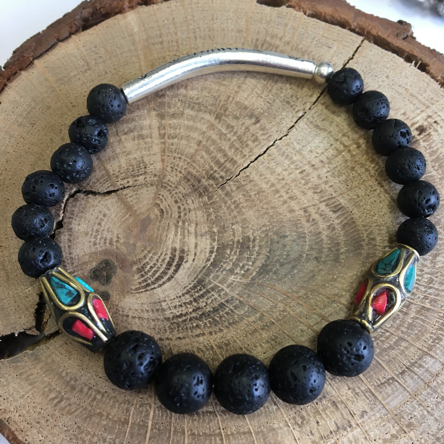 Bracelet, collection n°2, 'Perles d'Inde' avec pierre de lave de 8 mm. Disponible de 17 à 21 cm de long. Fait par Z° C° !