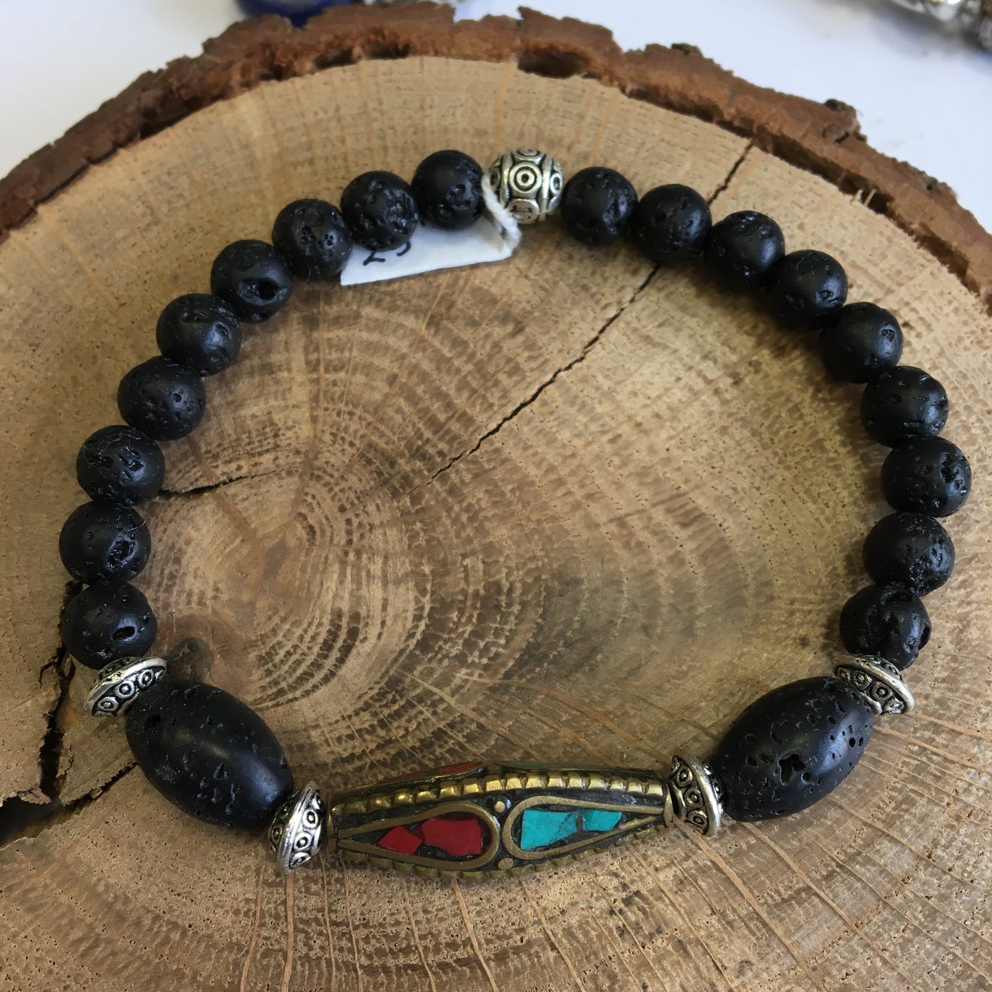 Bracelet, collection n°2, 'Perles d'Inde' avec pierre de lave de 8 mm. Disponible de 17 à 21 cm de long. Fait par Z° C° !