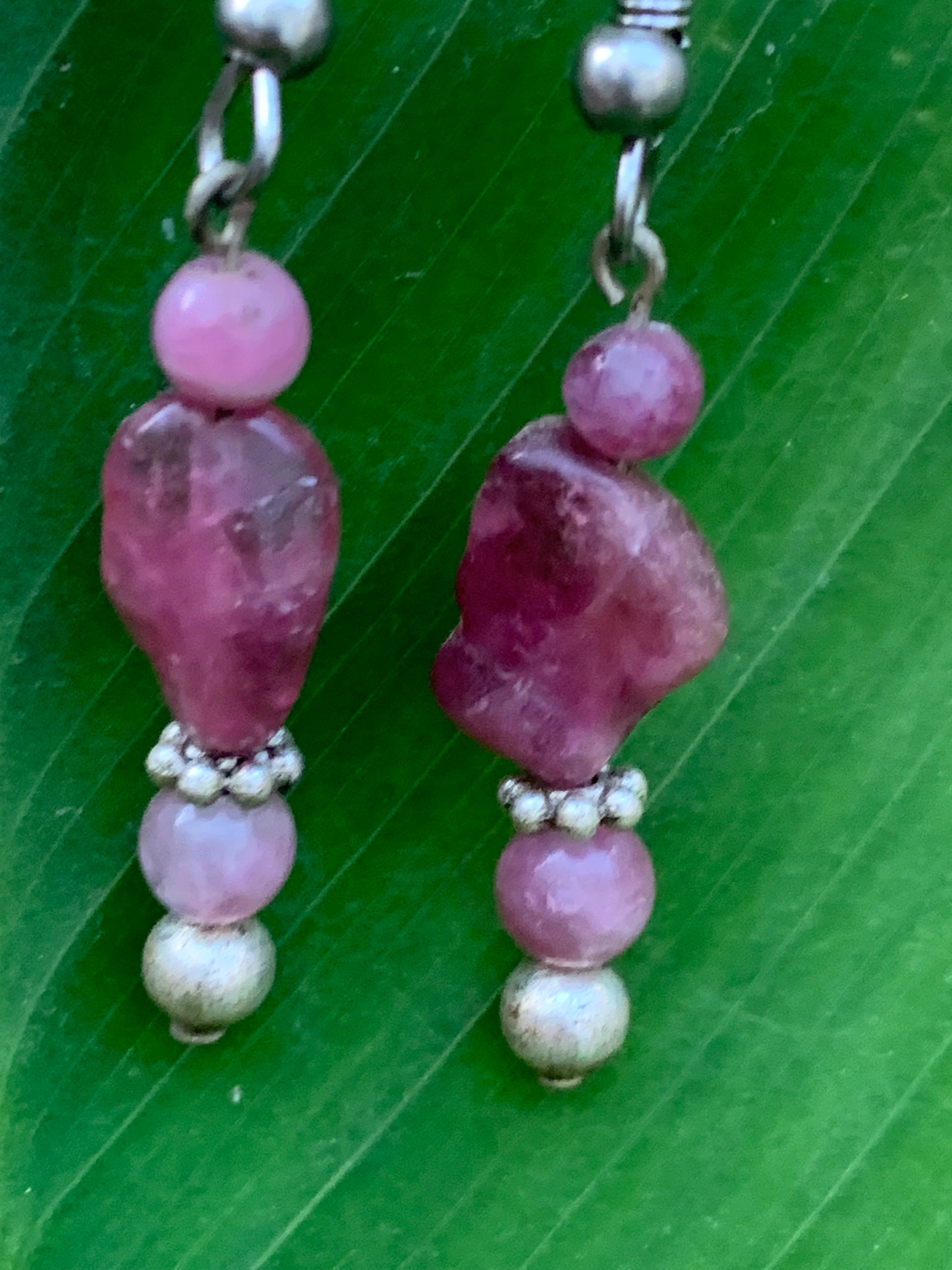 Boucles d'oreilles en Tourmaline rose (Rubellite), perlage sur tige, qualité AA à AAA. Vendu en Argent ou en laiton finition argenté ou doré, parfait !