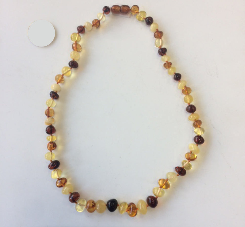 Ambre finition 'brillante', perles de 5/7 mm, collier de 44 cm. Fermoir à vis. Qualité AA à AAA !