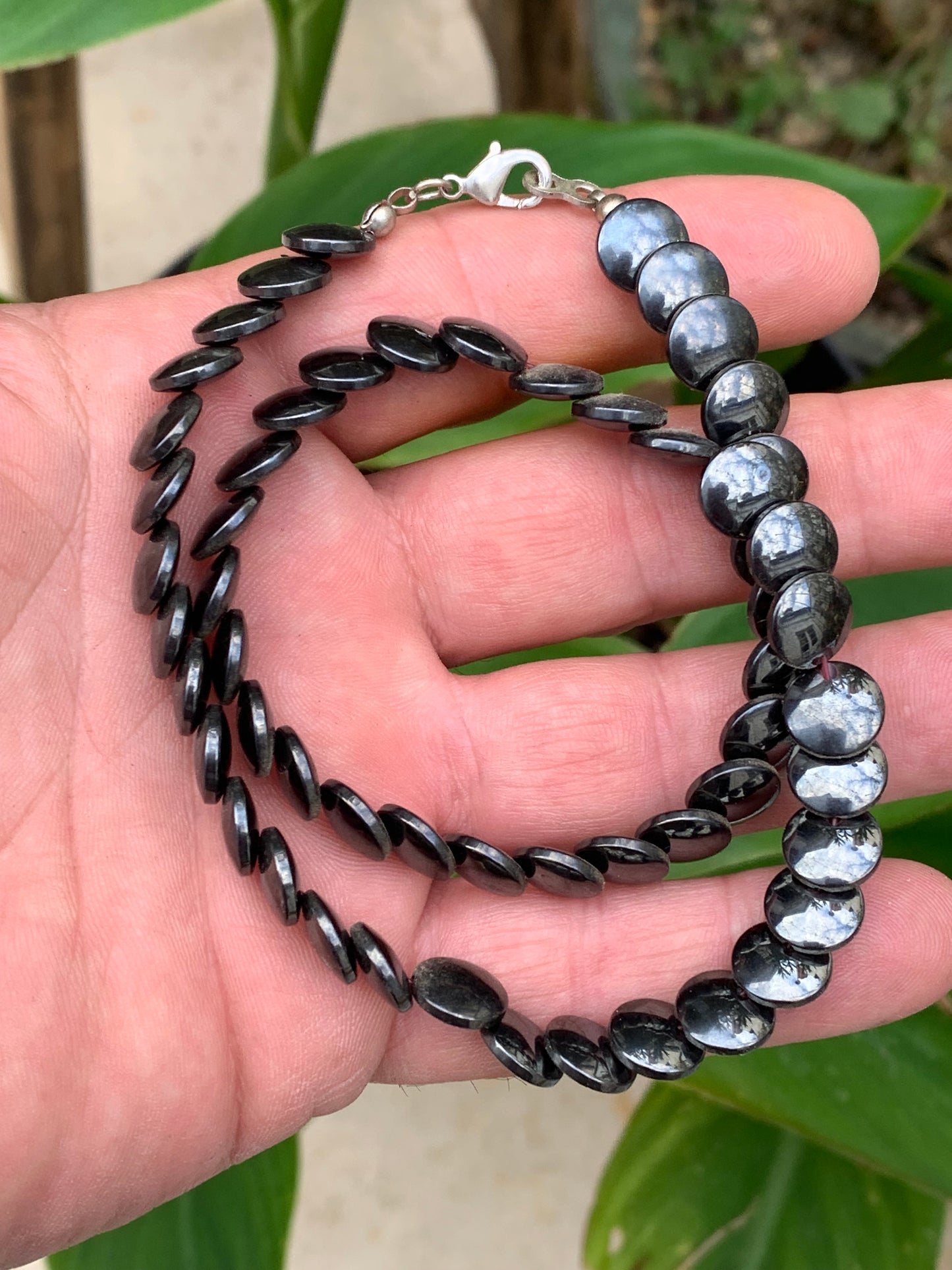 Hématite, collier en perles 'Pastille' de 10x2 mm. 3 finitions au choix pour le fermoir, Argent, laiton doré ou argenté !