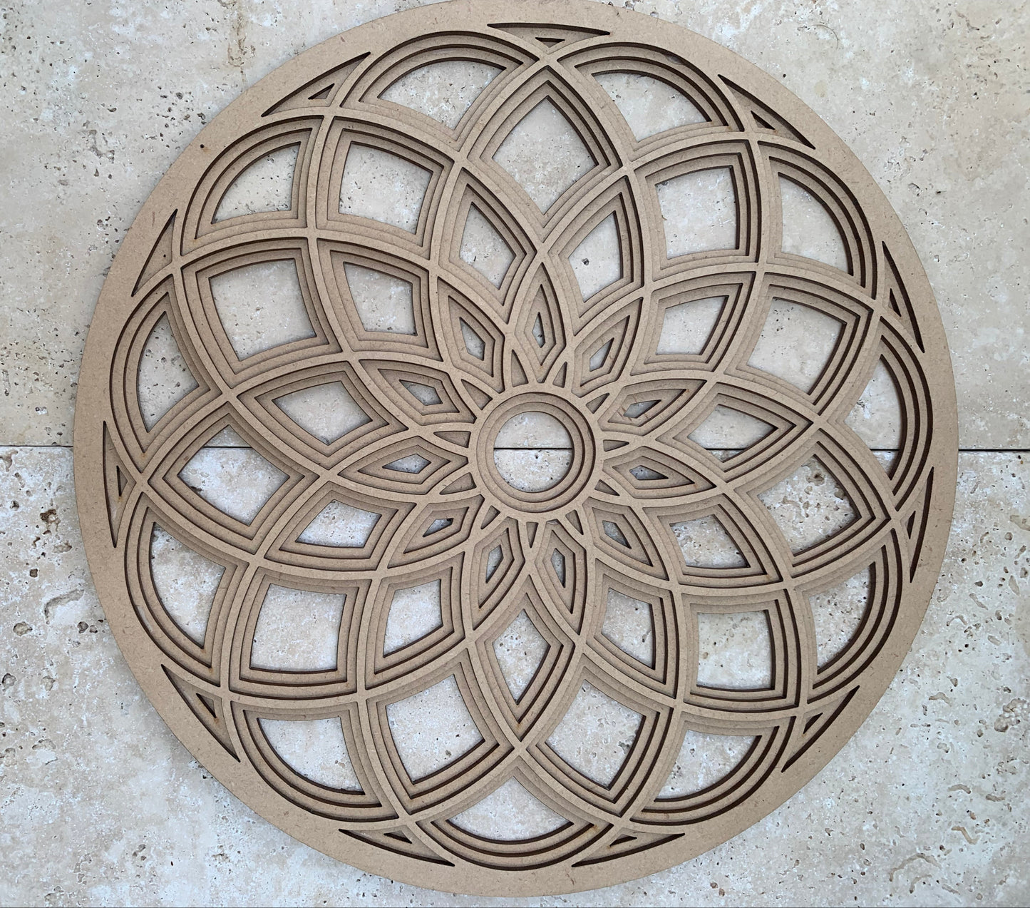 Plaque de rechargement/ décoration murale, en bois de 25 cm x 9, ornées du motif délicat de la fleur de vie !