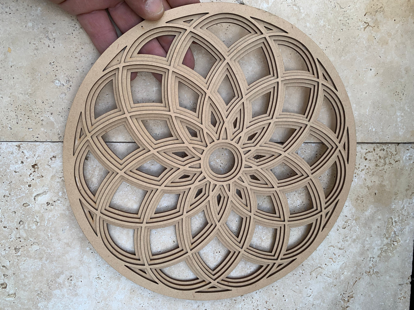 Plaque de rechargement/ décoration murale, en bois de 25 cm x 9, ornées du motif délicat de la fleur de vie !
