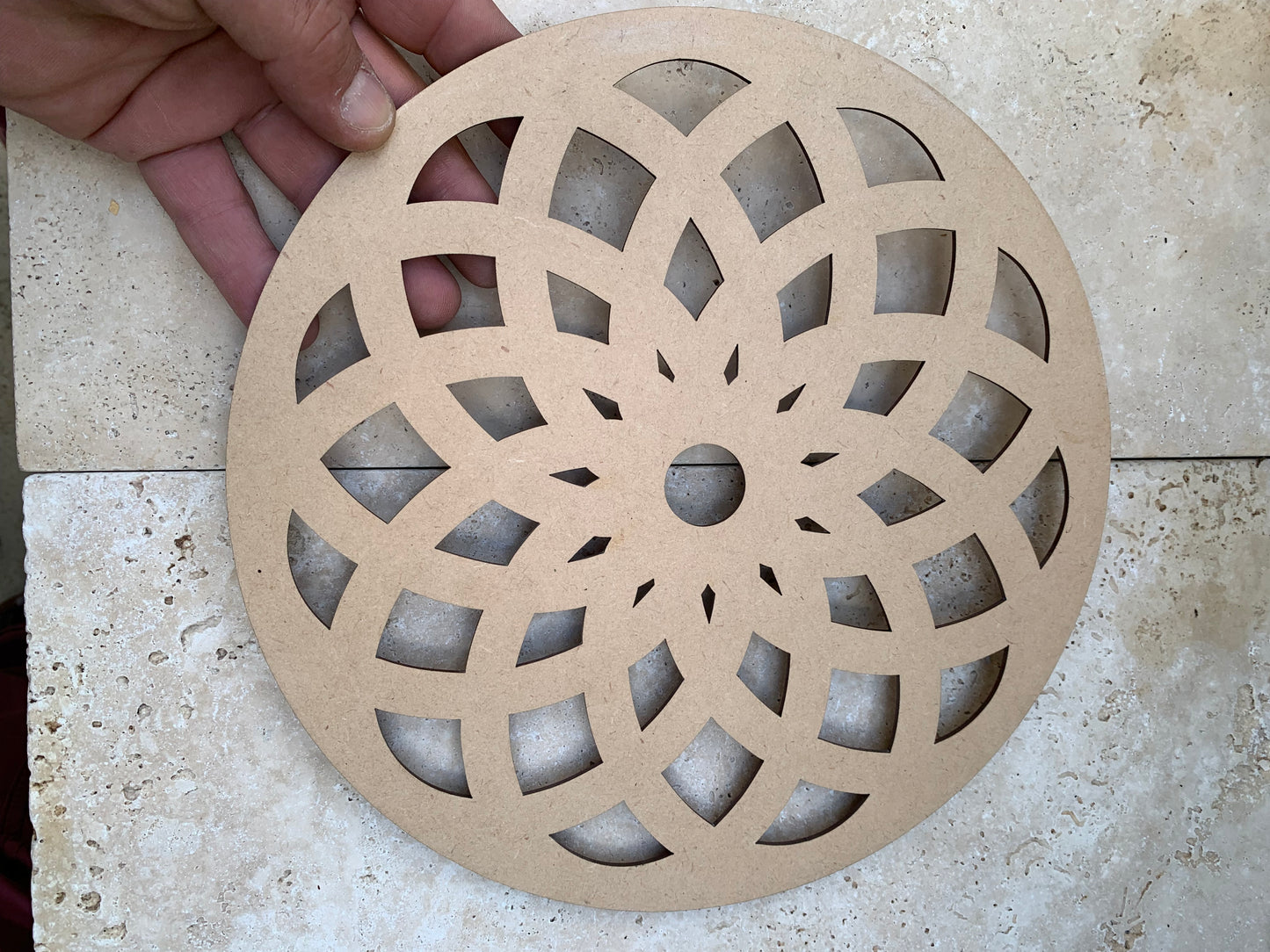 Plaque de rechargement/ décoration murale, en bois de 25 cm x 9, ornées du motif délicat de la fleur de vie !